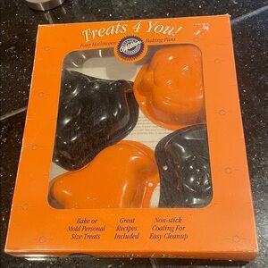 WILTON 1997 NIB Halloween Baking/Mold Pans